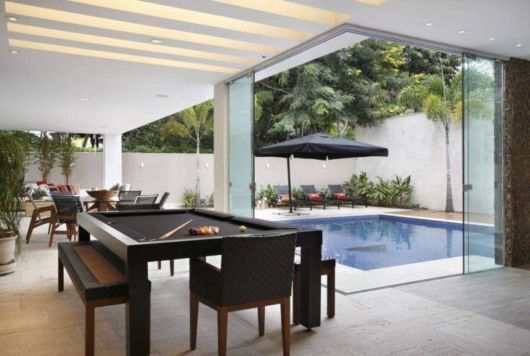decoração moderna com piscina