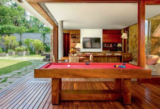 sala de TV e sala de jogos