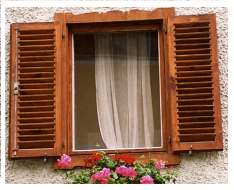 Janela de madeira antiga