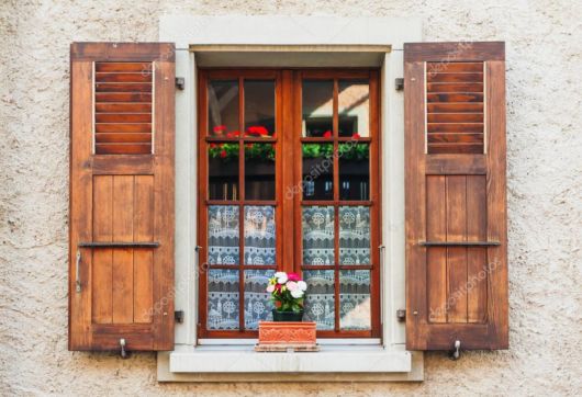 Janela de madeira antiga
