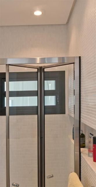 Porta camarão: Para banheiro de inox com vidro