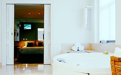 banheiro com hidromassagem