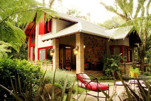 Casa rústica: Com varanda