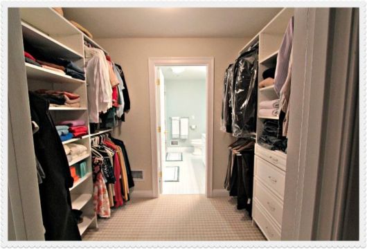 Closet pequeno: Com banheiro integrado