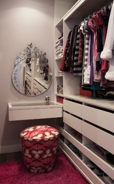 Closet pequeno: Com penteadeira