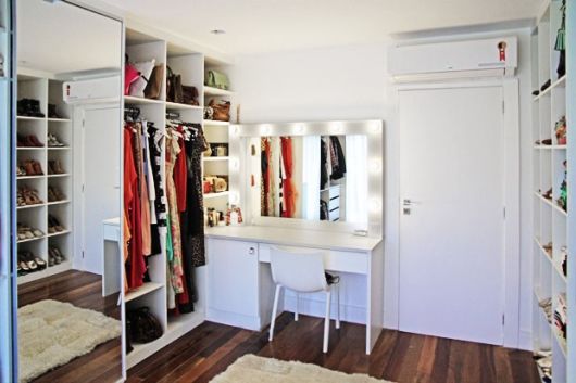 Closet pequeno: Com penteadeira