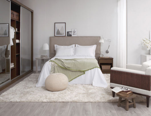 Decoração Minimalista: Quarto branco e cinza