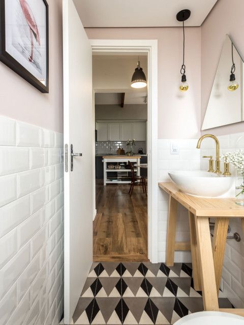 Decoração Minimalista: Banheiro branco e marrom