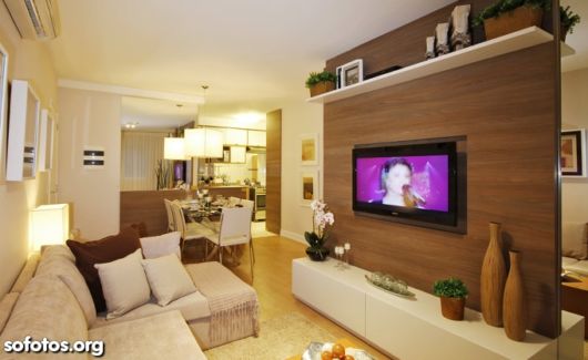 Decoração de sala pequena: Moderna com sofá branco