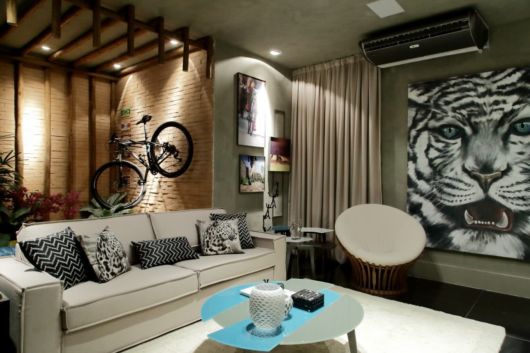 Decoração de sala pequena: Moderna com cortina