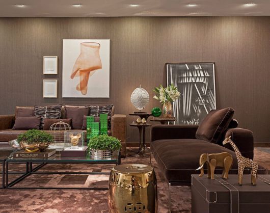 Decoração de sala pequena: Moderna com quadros