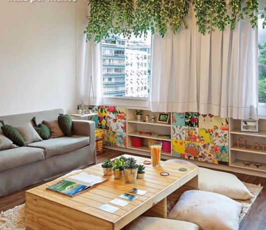 Decoração de sala pequena: Simples mesinha de pallet