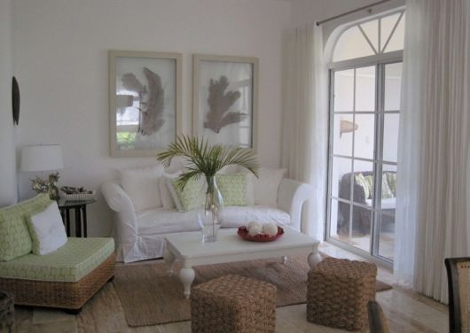 Decoração de sala pequena: Para casa de praia com palmeira