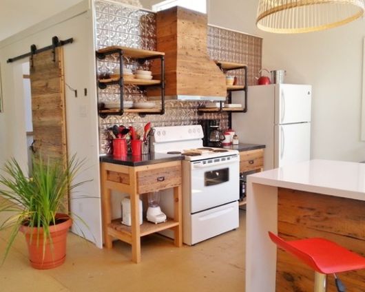 Decoração rústica: Apartamento com cozinha pequena
