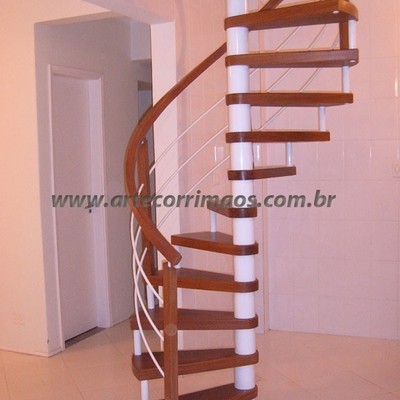 Escada de madeira: Modelo caracol