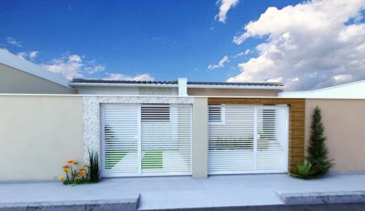 Fachadas de casas populares: Com muro branco