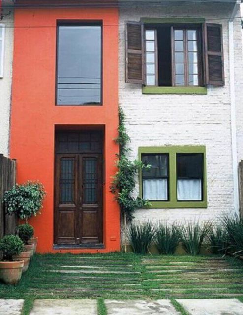 Fachadas de casas populares: Sobrado vermelho e branco