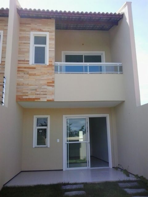 Fachadas de casas populares: Sobrado com porta de vidro