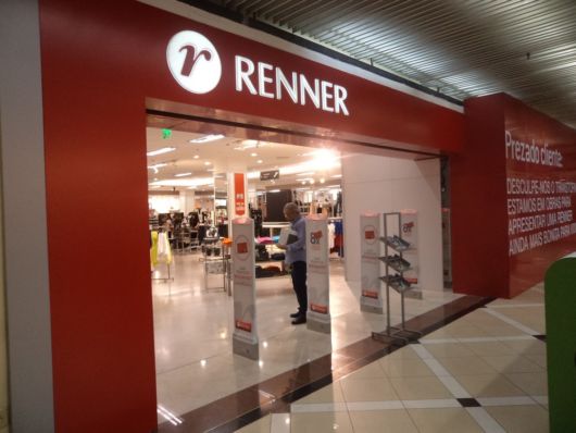 Fachadas em ACM: Loja de roupas Renner