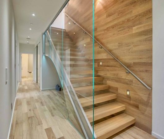 escada com parapeito moderno