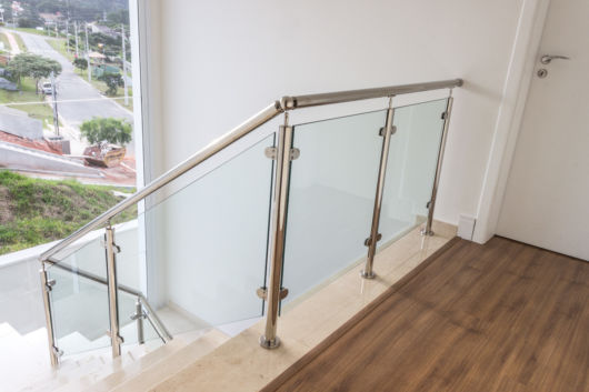 Guarda-corpo de vidro: Em escada