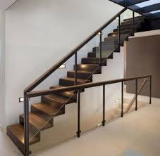 Guarda-corpo de vidro: Em escada preta