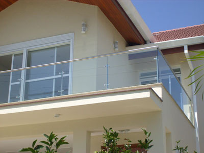 Guarda-corpo de vidro: Em sacada