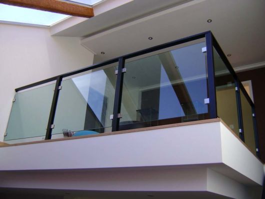 Guarda-corpo de vidro: Em sacada