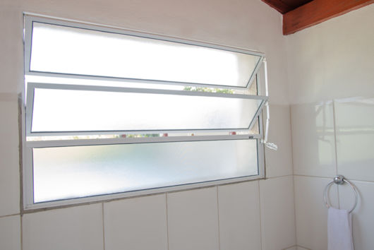 Janela ideal para banheiros grandes