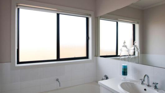 Aposte na simplicidade da janela de alumínio