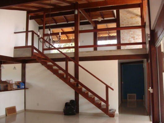 Mezanino de madeira decoração simples