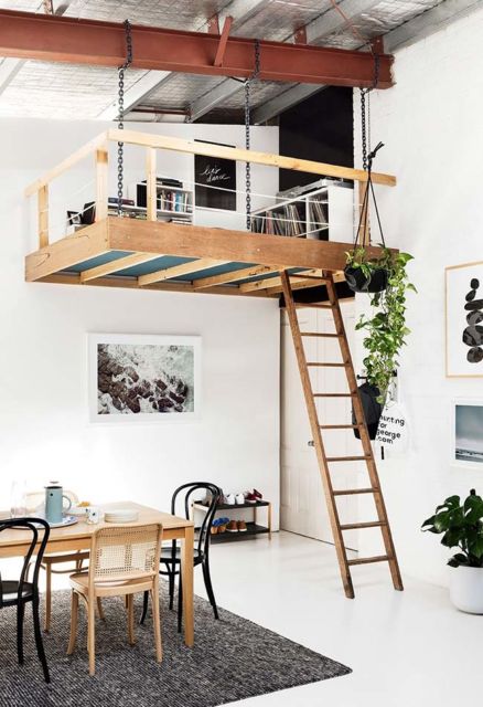 Mezanino de madeira decoração com livros