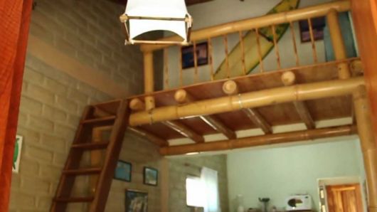 Mezanino de madeira decoração com cama