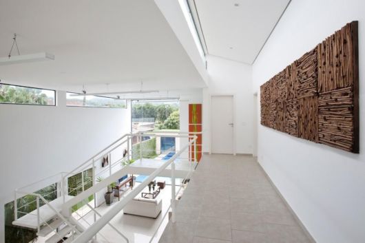 Mezanino metálico decoração com quadro de madeira