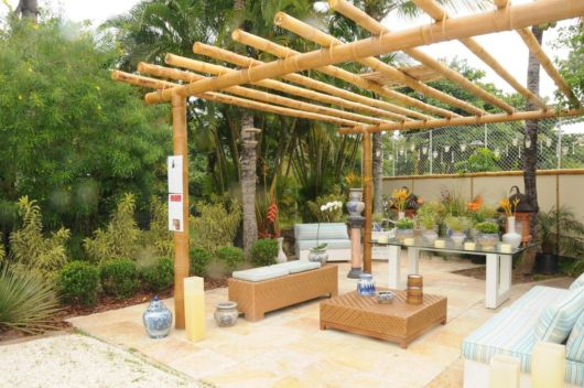 Pergolado: Em bambu
