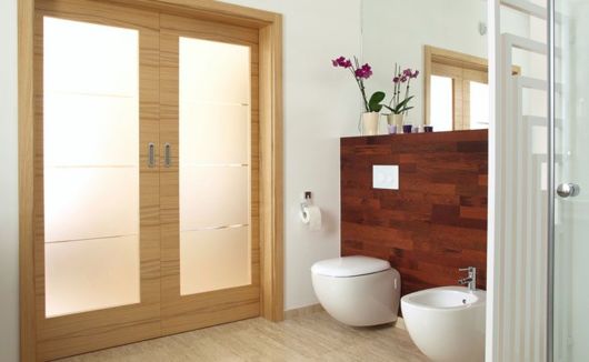 Porta de correr de madeira: Para banheiro