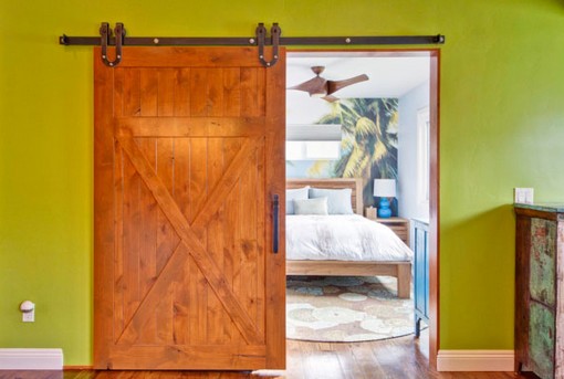 Modelo de porta de madeira de correr elegante