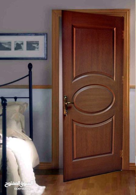 As portas de madeira podem também ser entalhadas para proporcionar mais originalidade