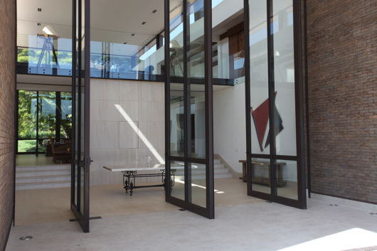 Porta de vidro: Pivotante