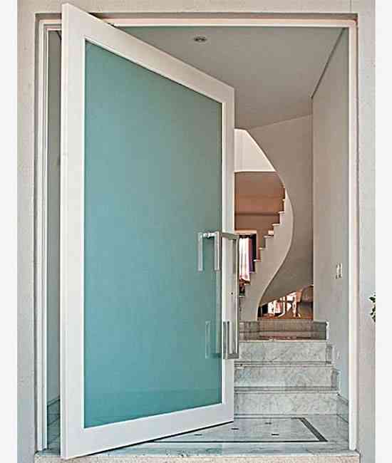 Porta de vidro: Pivotante