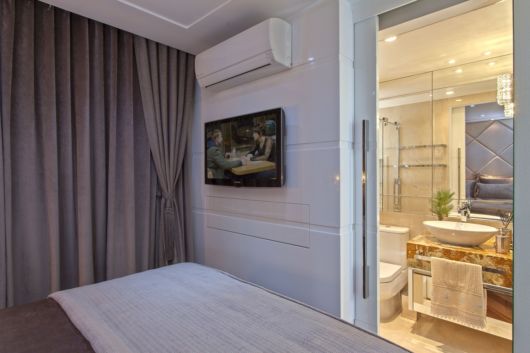quarto de casal com banheiro