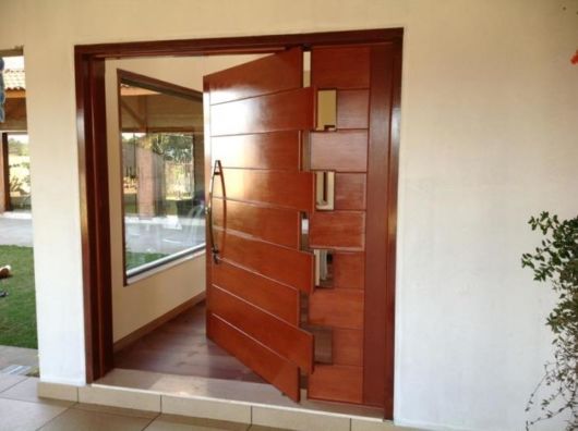 Porta para sala: Pivotante