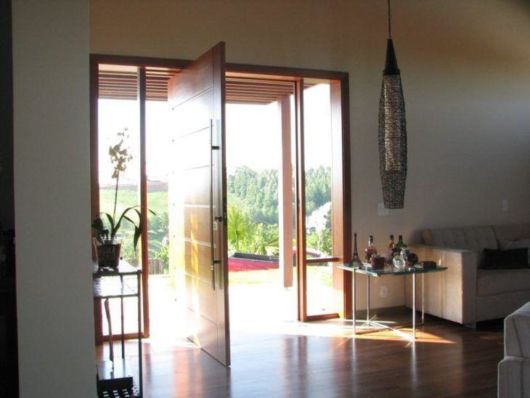 Porta para sala: Grande pivotante