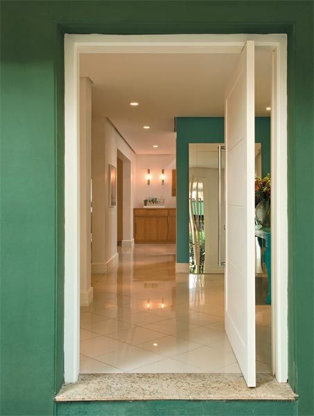 porta branca fachada moderna