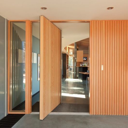 porta de madeira fachada