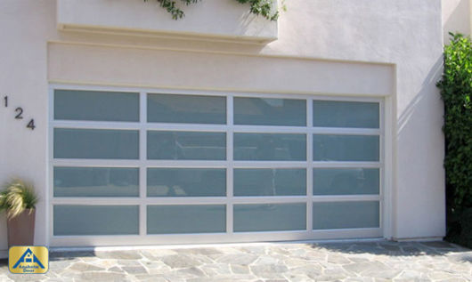 Portão basculante: Em vidro