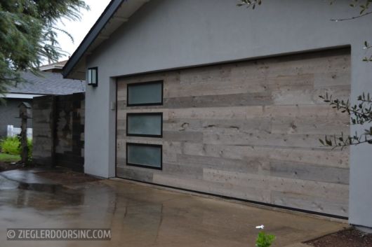 Portão basculante: Moderno estilo pedra