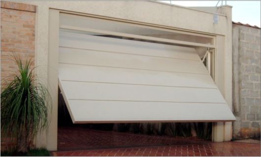 Portão basculante: Fechado branco