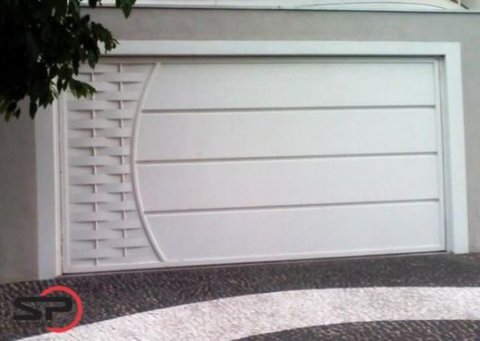 Portão basculante: Fechado com detalhe