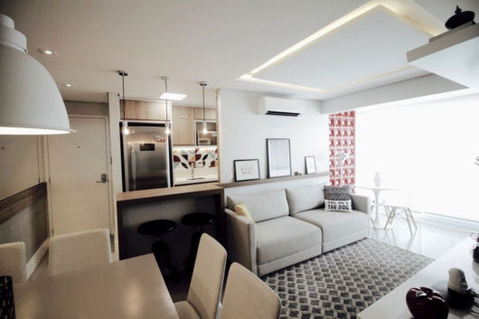 Decoração de cozinha americana com sala de estar